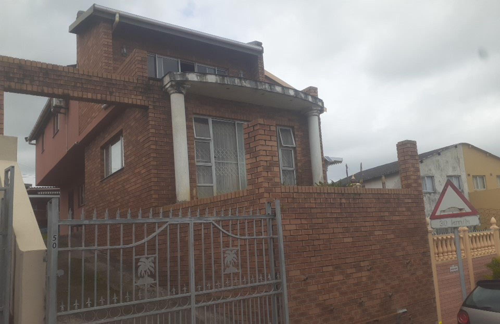 Front View of property in Arena Park