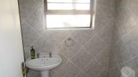 Guest Toilet - 2 square meters of property in Douglasdale