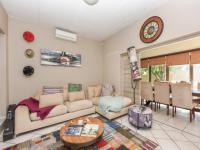 Lounges - 21 square meters of property in Douglasdale