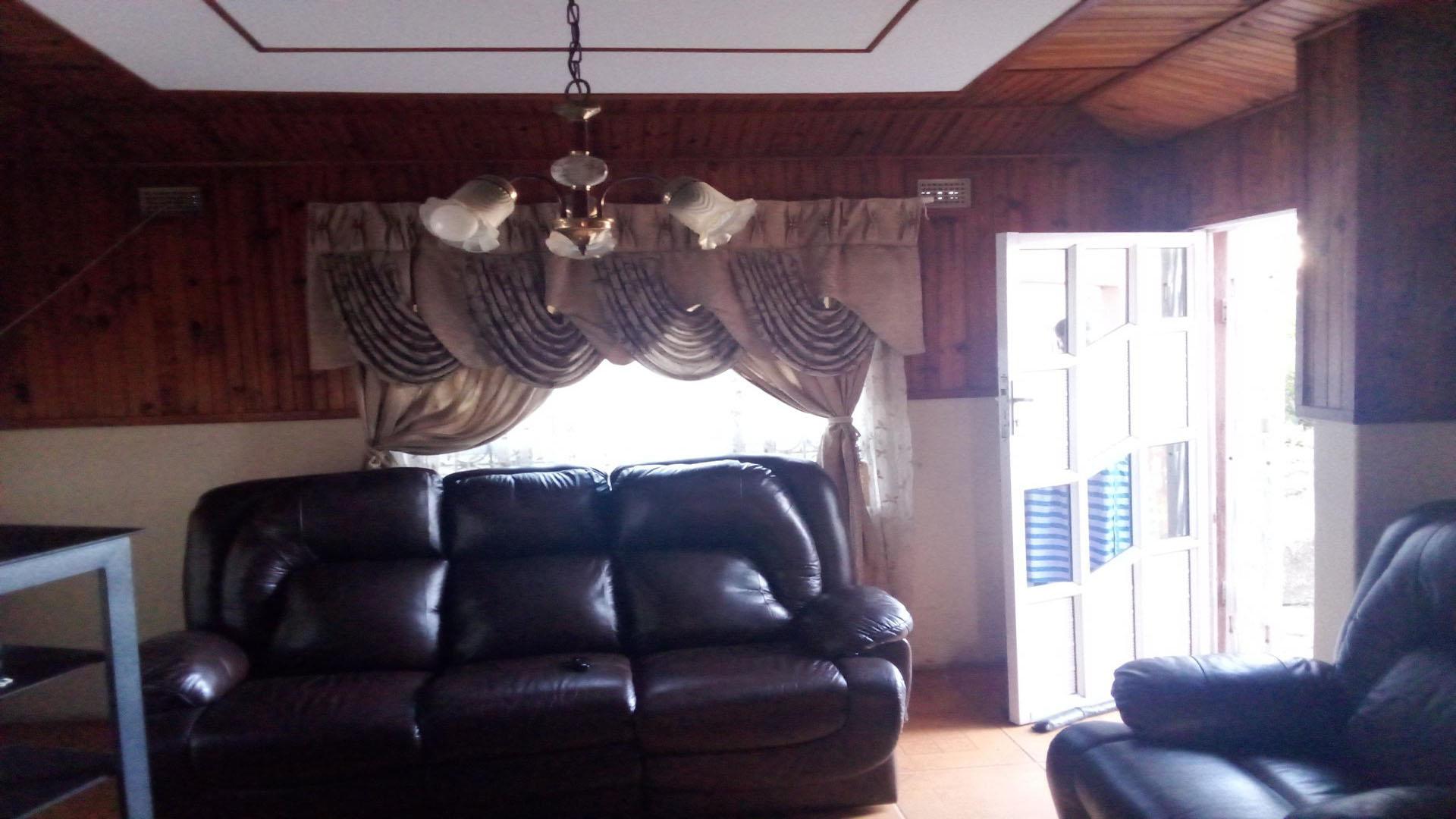 Lounges of property in KwaMashu