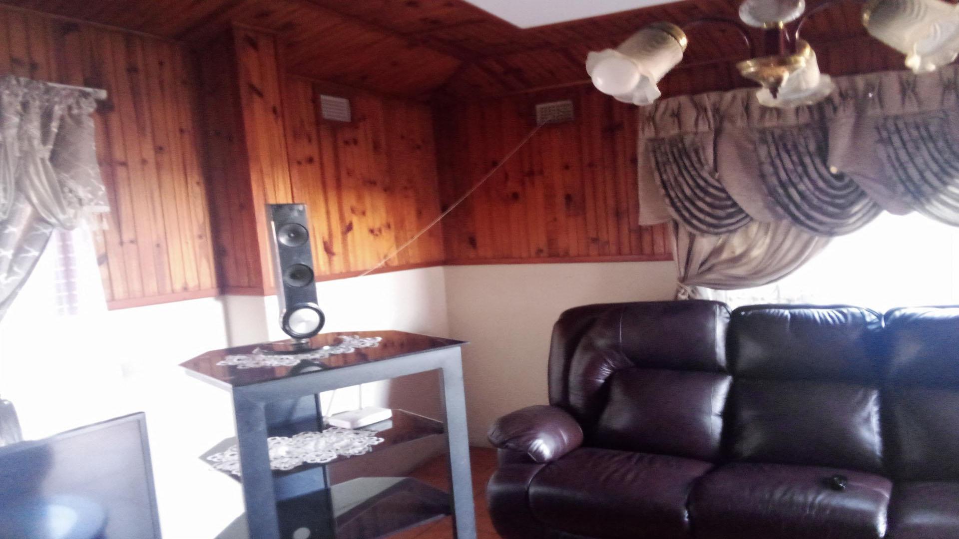 Lounges of property in KwaMashu