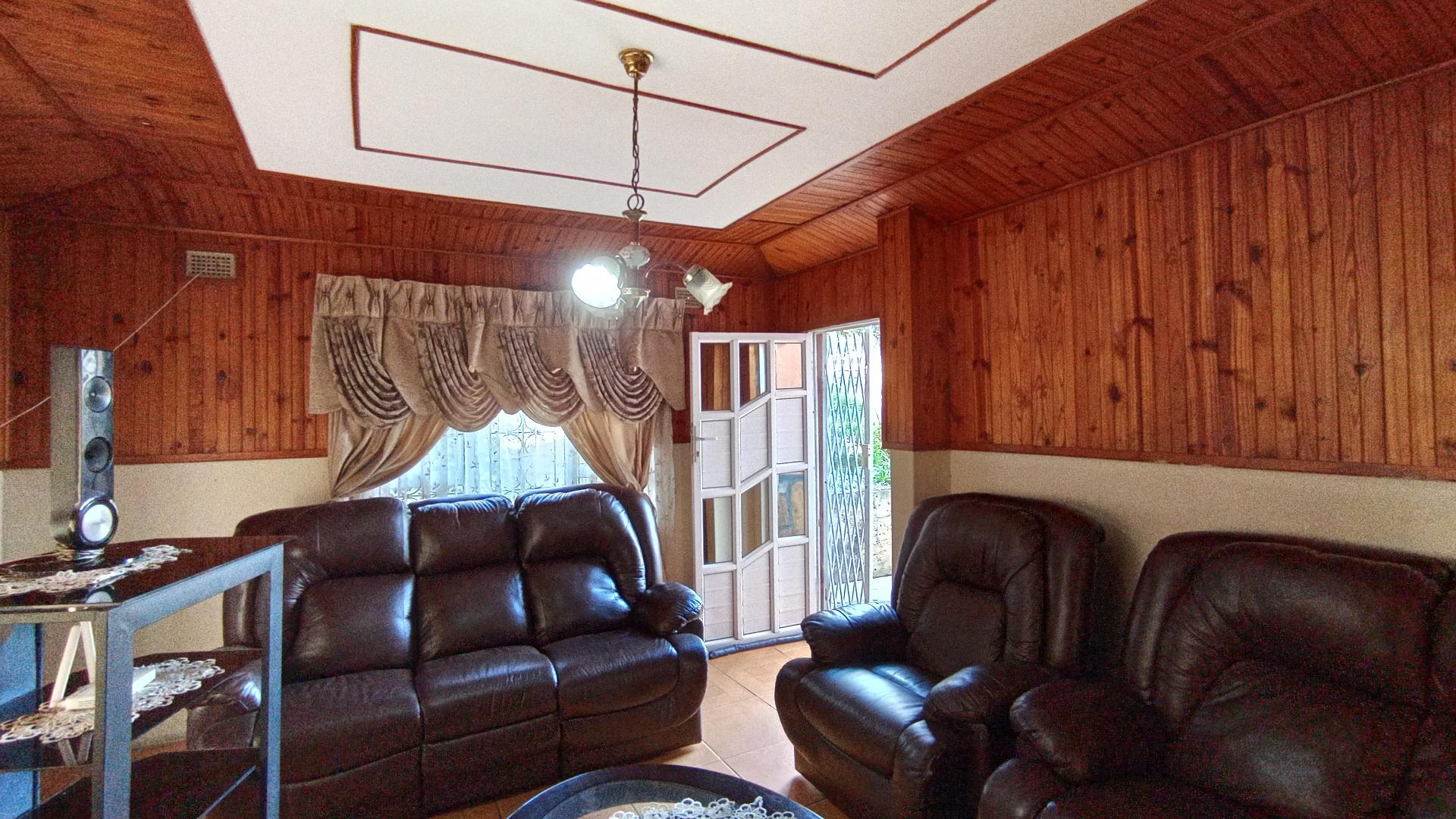 Lounges - 20 square meters of property in KwaMashu