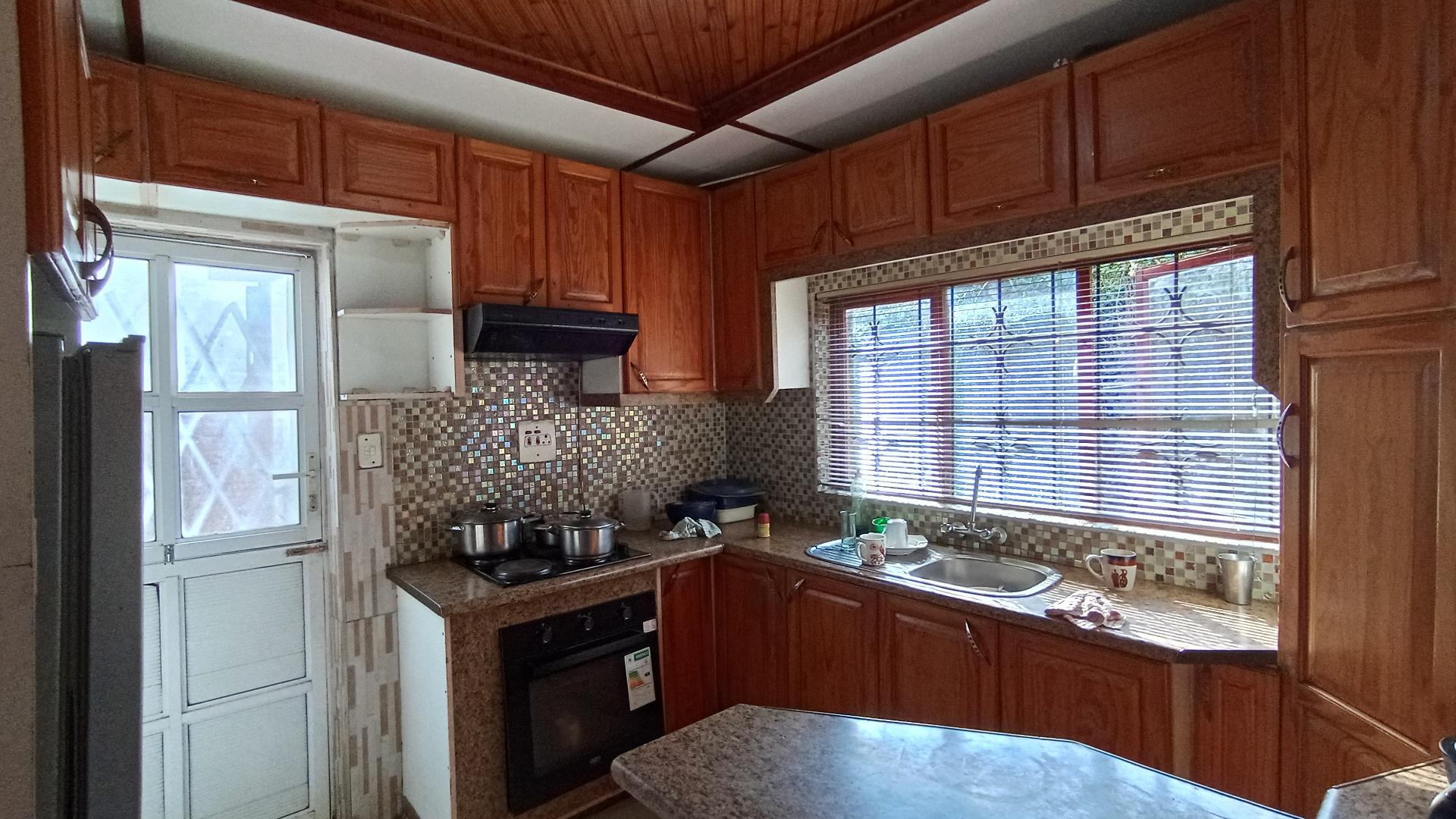 Kitchen - 12 square meters of property in KwaMashu