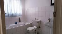Bathroom 1 - 5 square meters of property in Kraaifontein