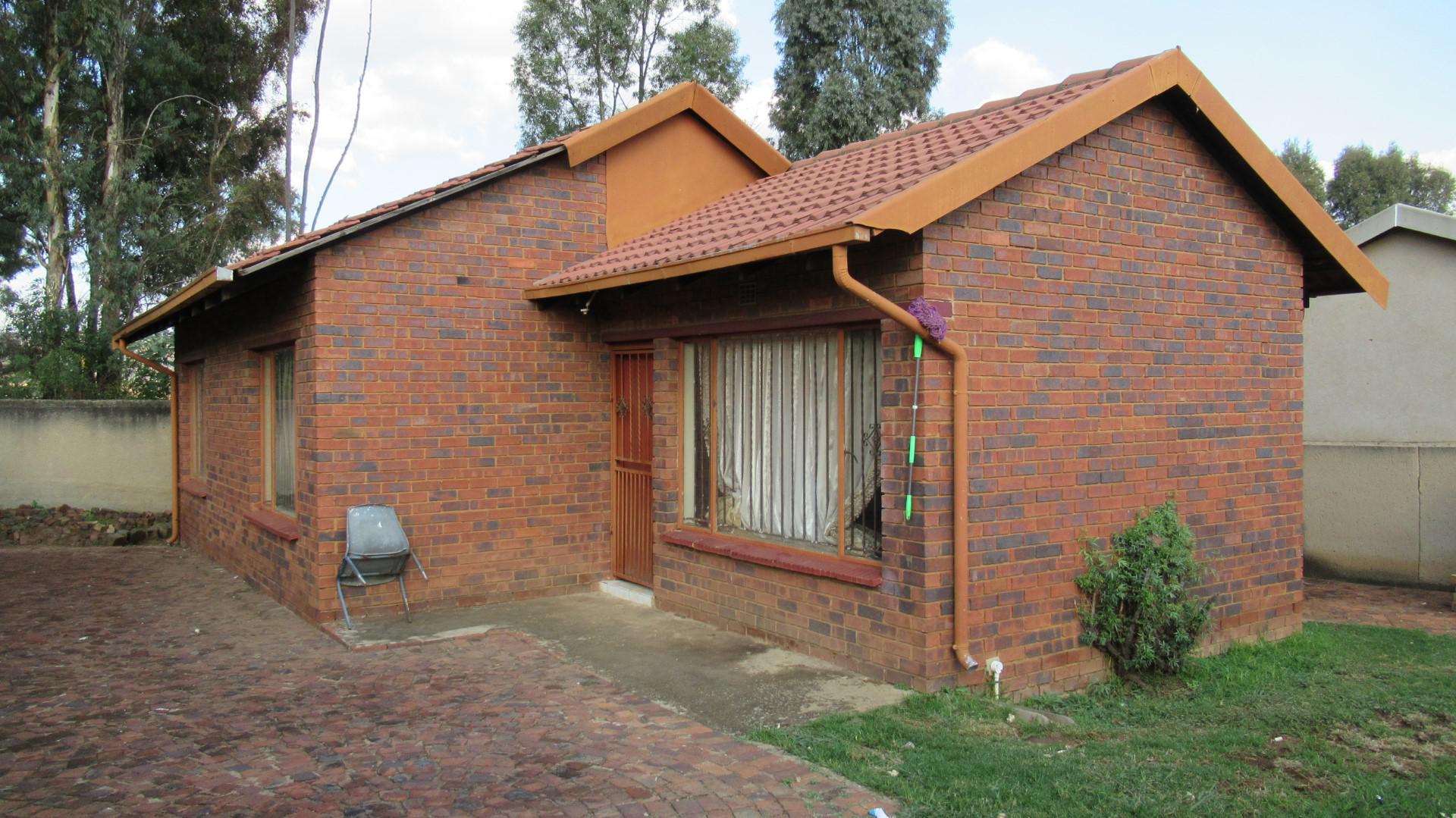 Front View of property in Naturena