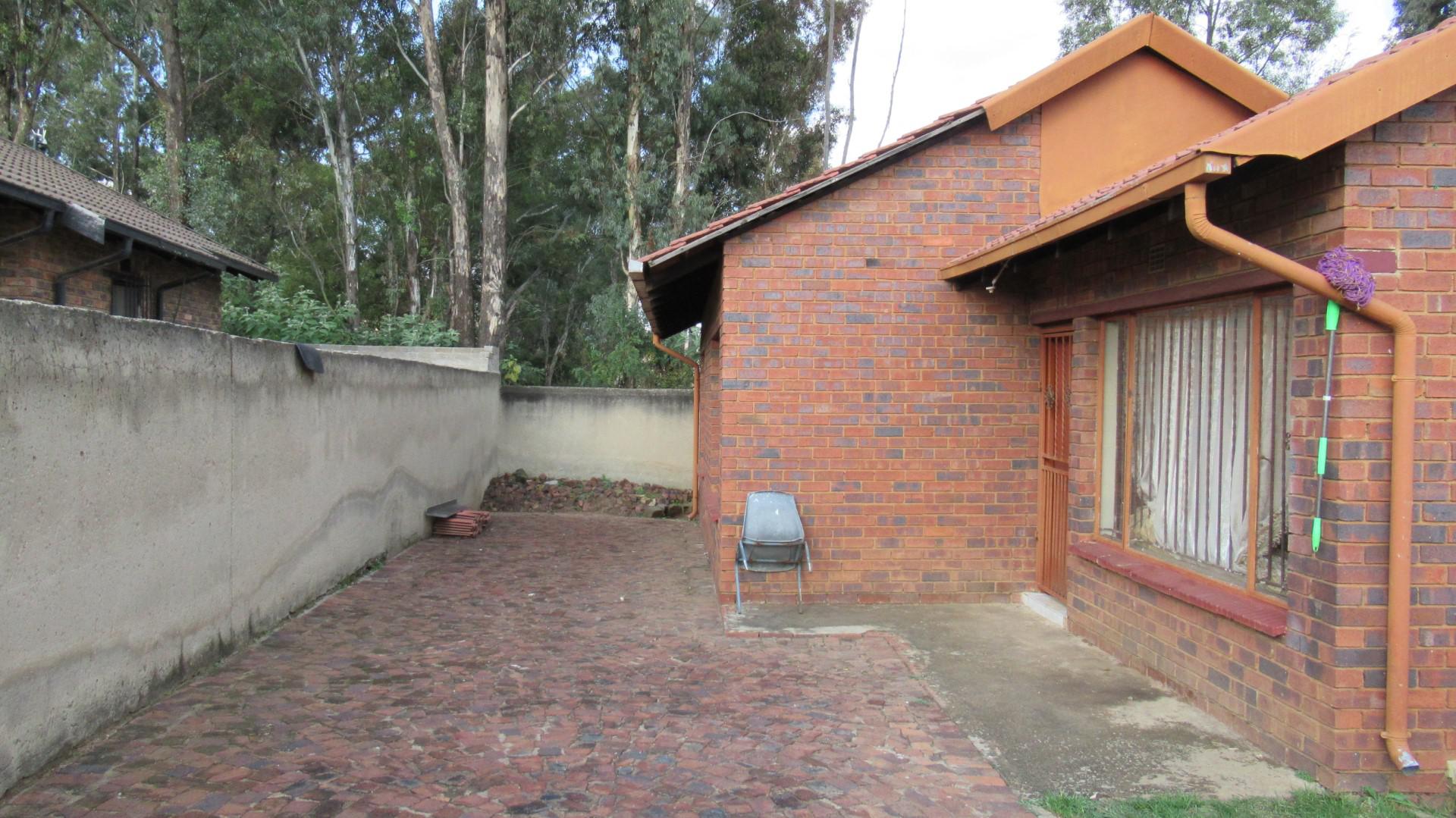 Front View of property in Naturena