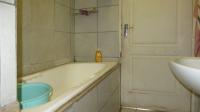 Bathroom 1 - 10 square meters of property in Regents Park