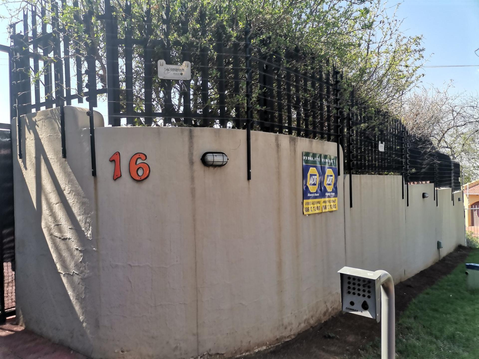 Front View of property in Glenvista