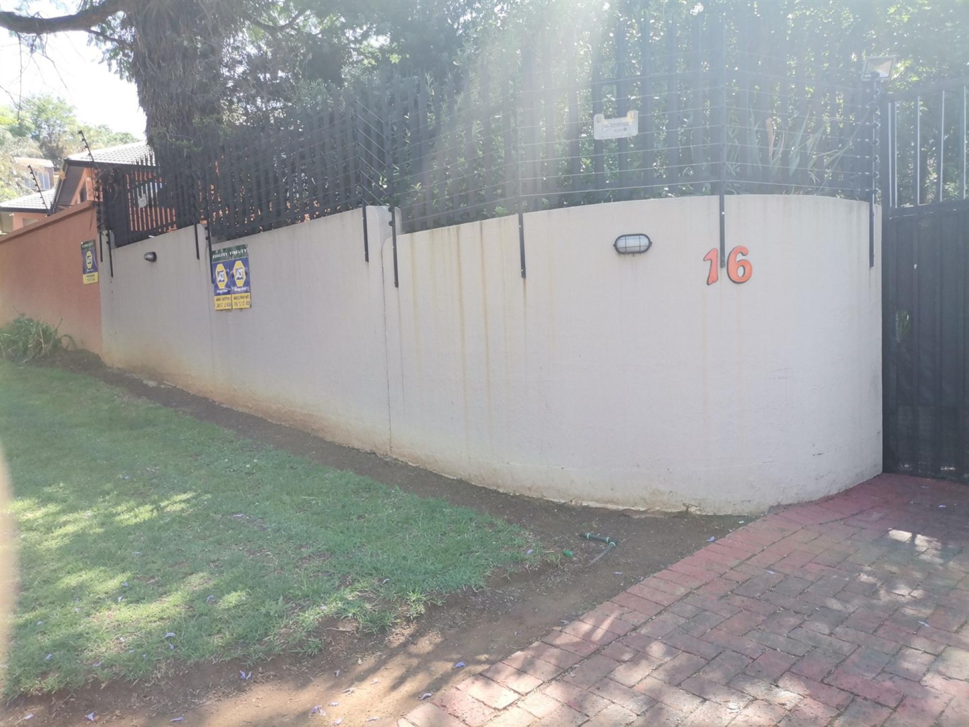 Front View of property in Glenvista