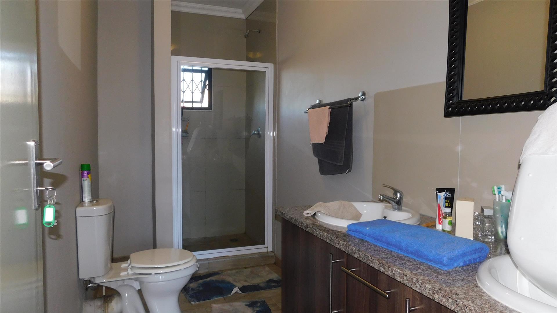 Main Bathroom - 8 square meters of property in Doornpoort