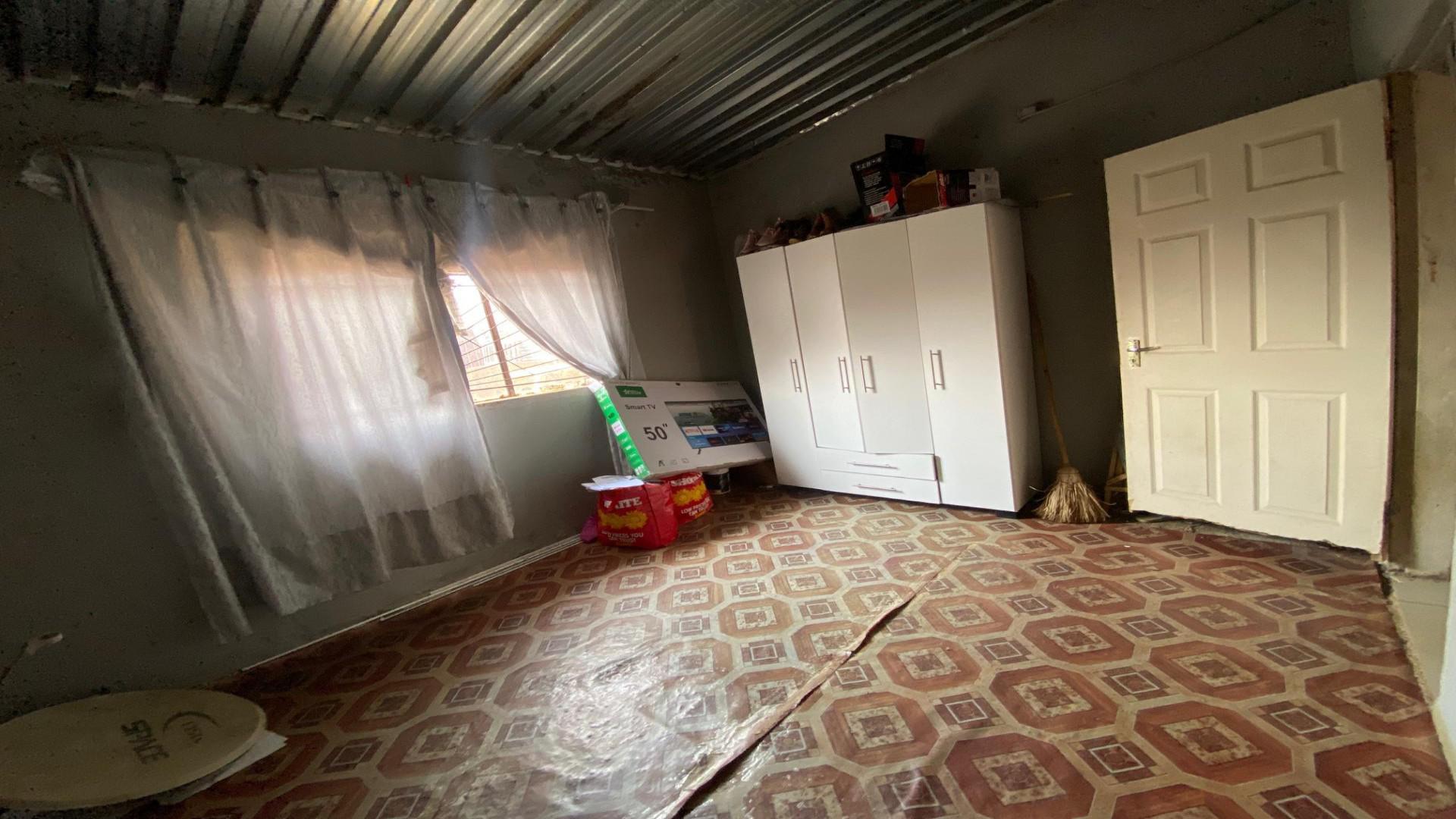 Bed Room 1 of property in Masetjhaba View