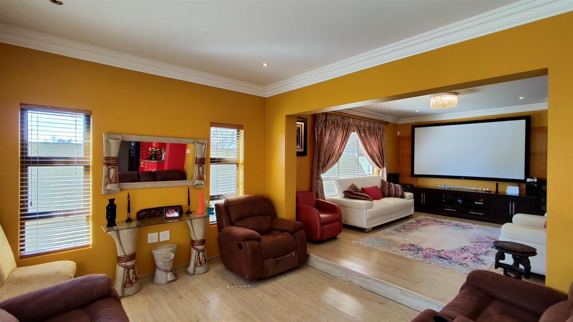 Lounges - 15 square meters of property in Parkhaven