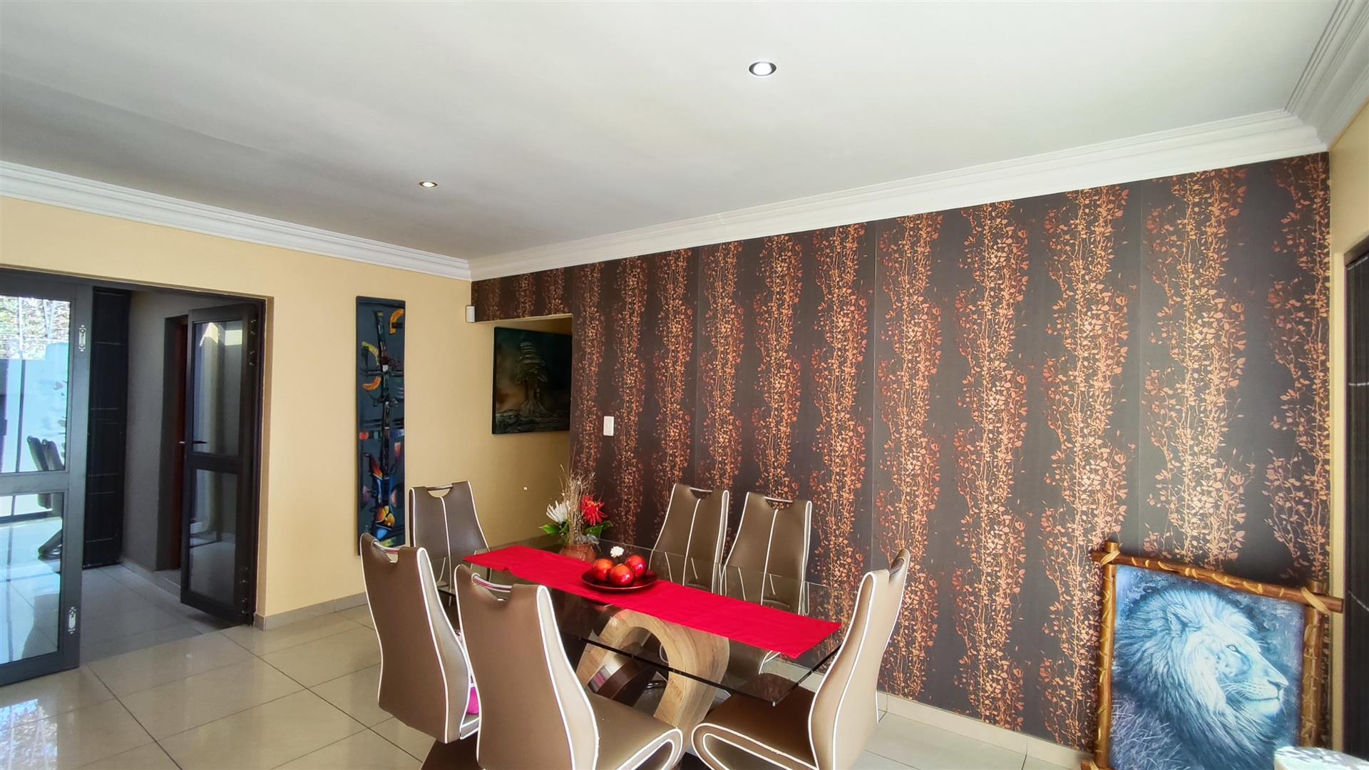 Dining Room - 15 square meters of property in Parkhaven
