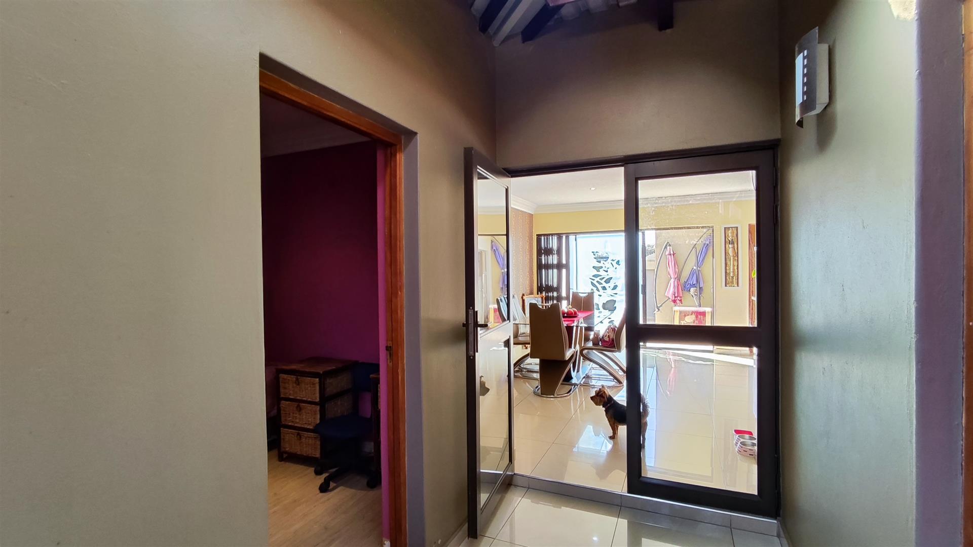 Spaces - 71 square meters of property in Parkhaven