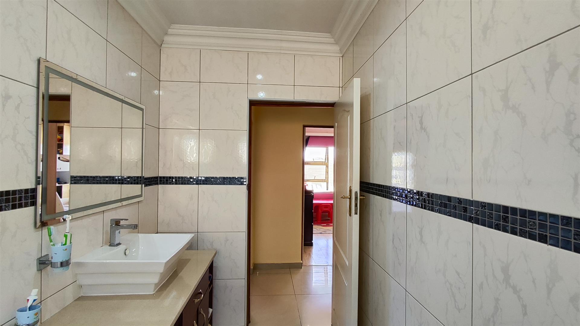 Bathroom 3+ - 13 square meters of property in Parkhaven