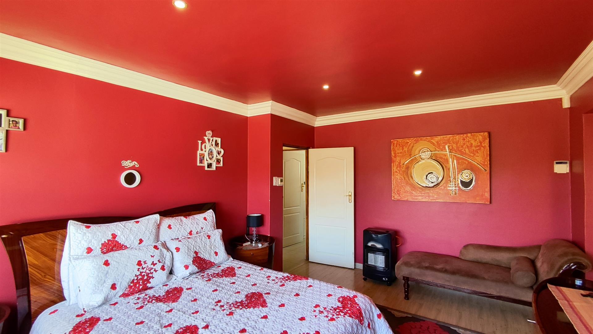 Main Bedroom - 21 square meters of property in Parkhaven