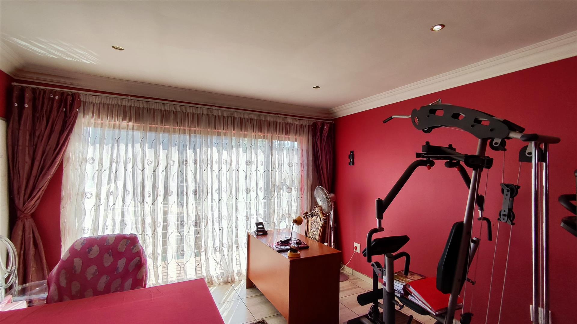 Study - 15 square meters of property in Parkhaven