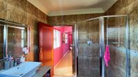 Bathroom 3+ - 13 square meters of property in Parkhaven