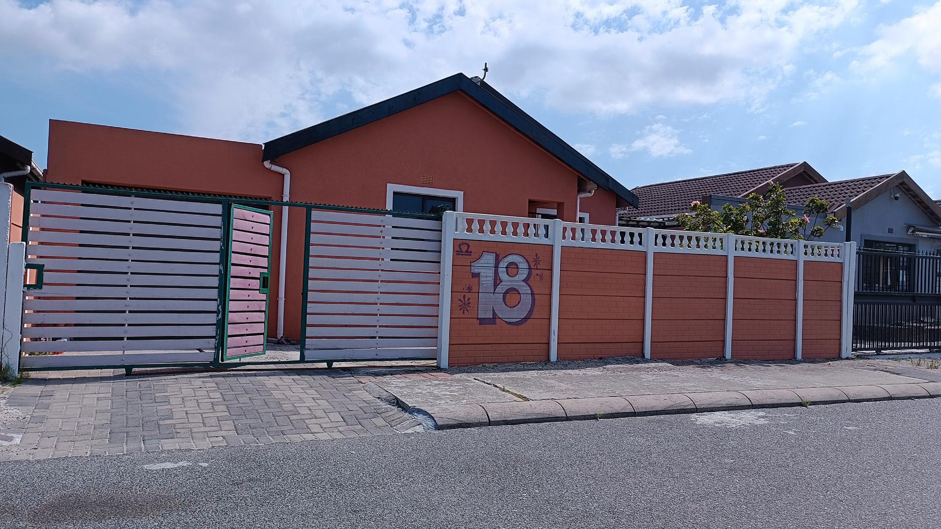 Front View of property in Westridge CP
