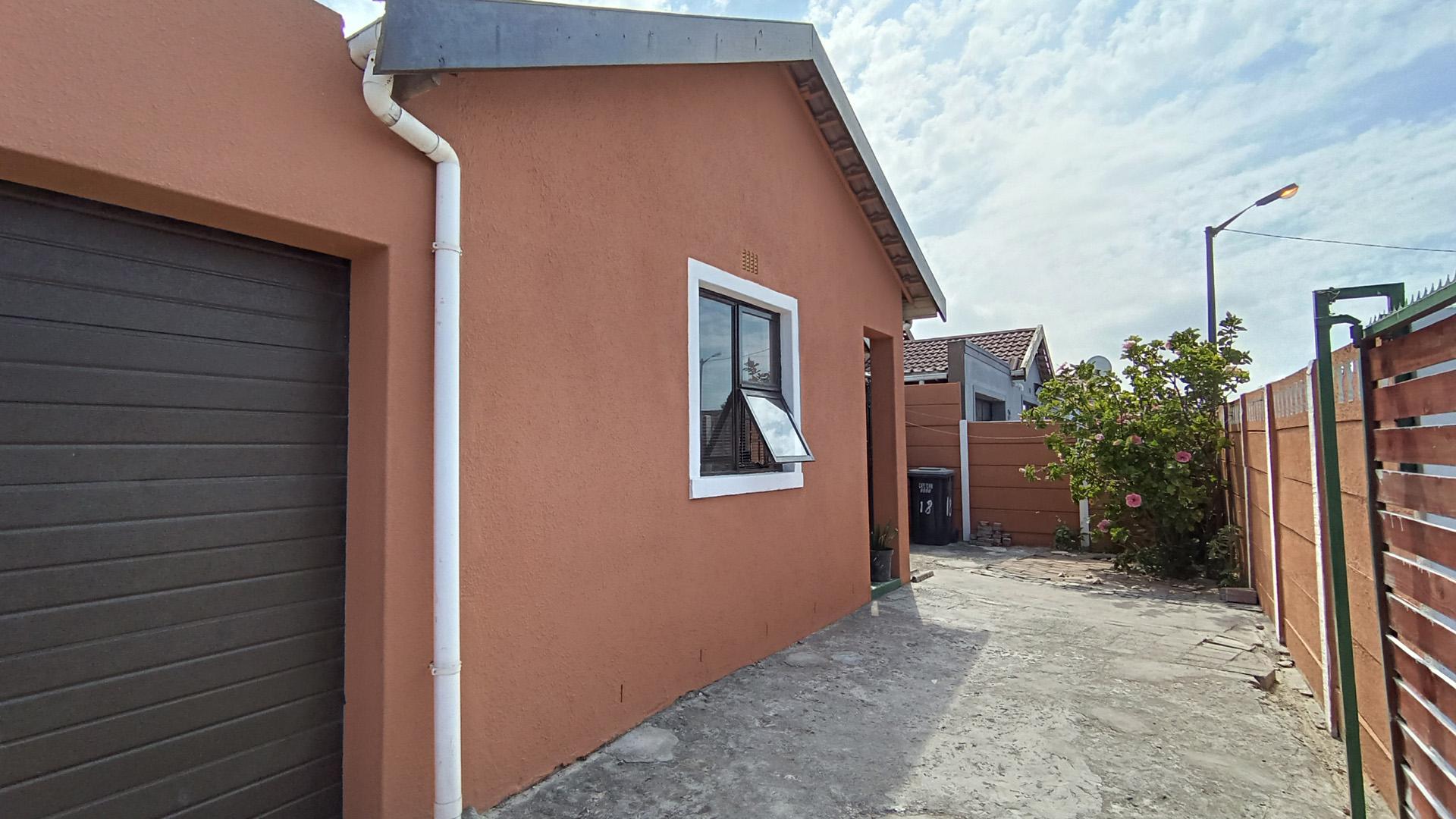 Front View of property in Westridge CP