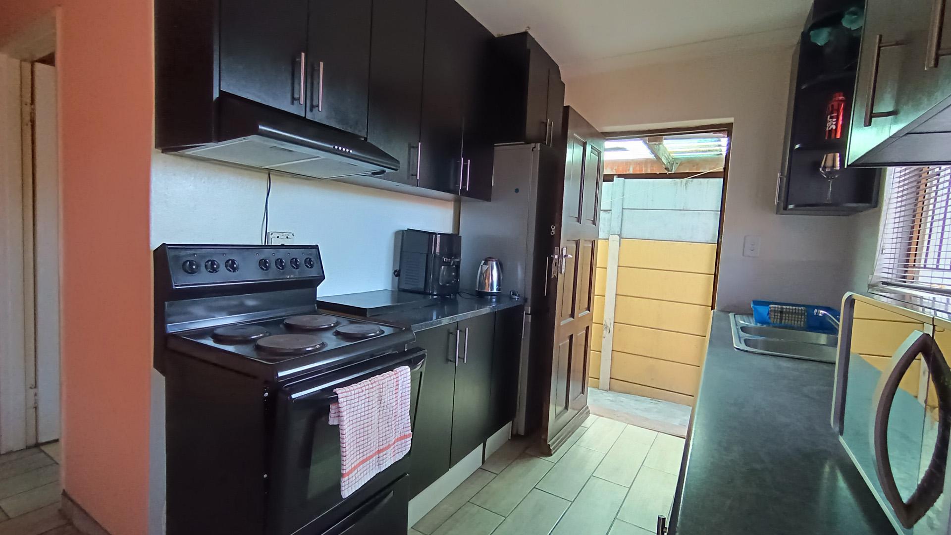 Kitchen - 8 square meters of property in Westridge CP