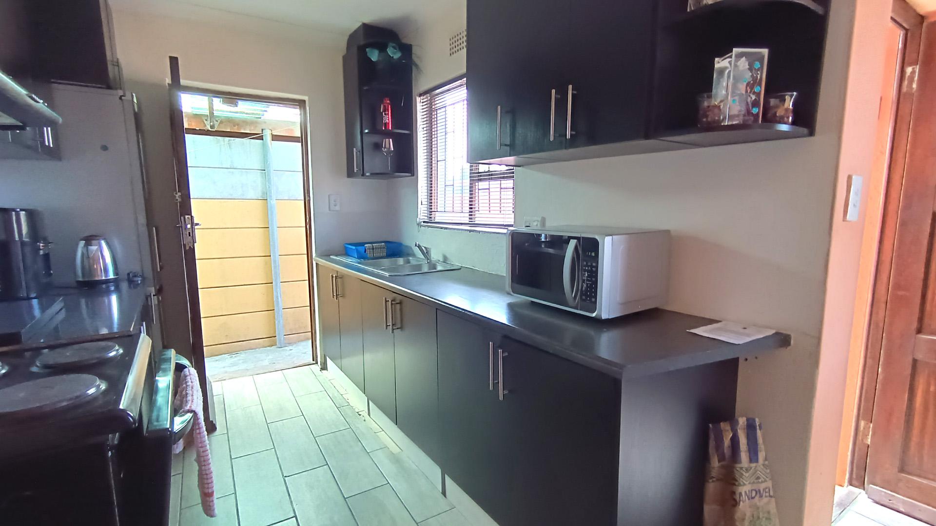 Kitchen - 8 square meters of property in Westridge CP