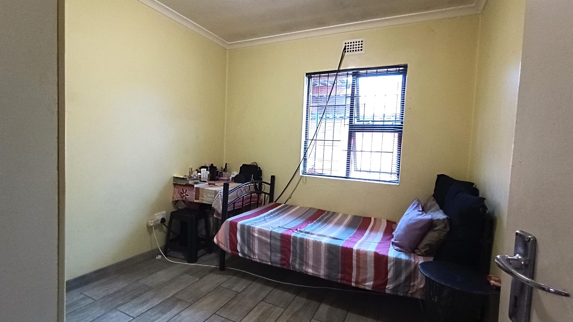 Bed Room 1 - 10 square meters of property in Westridge CP