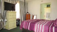 Main Bedroom of property in Roodepoort