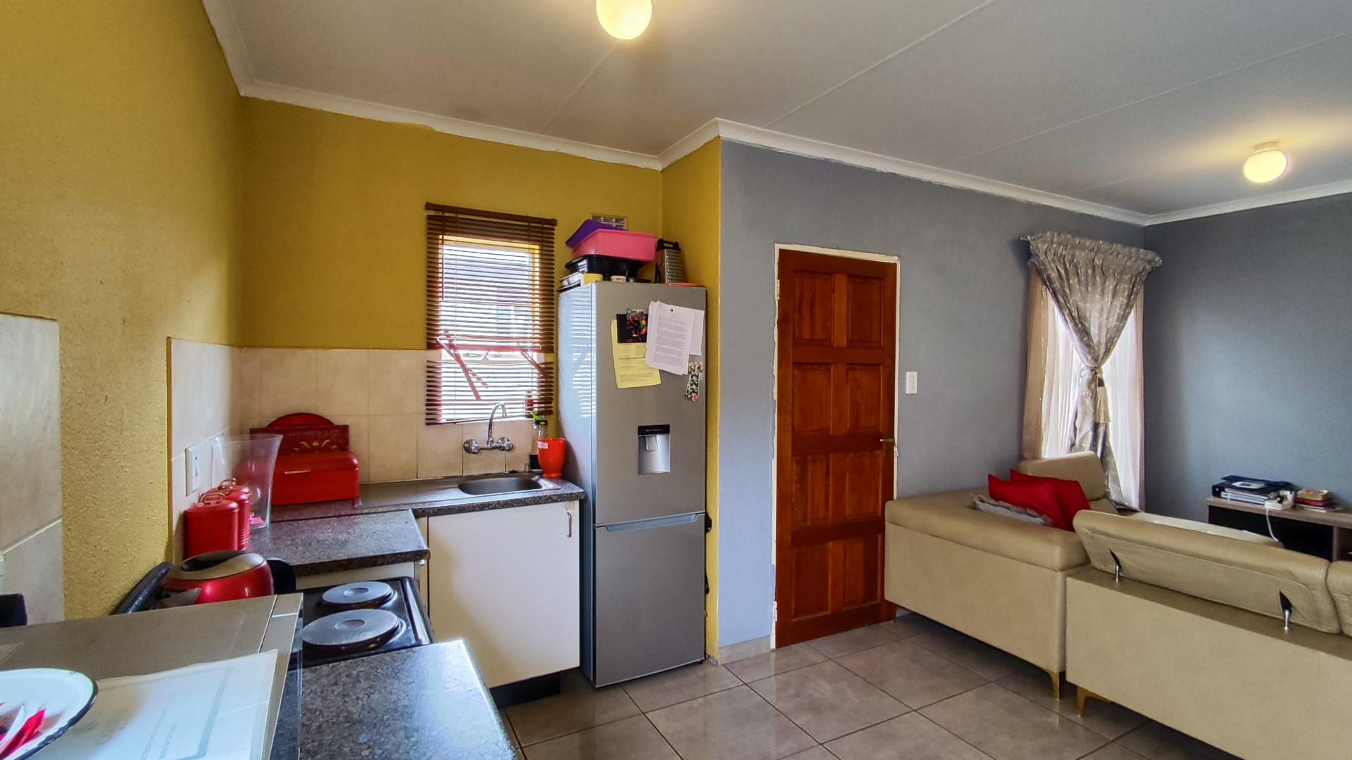 Kitchen - 12 square meters of property in Salfin