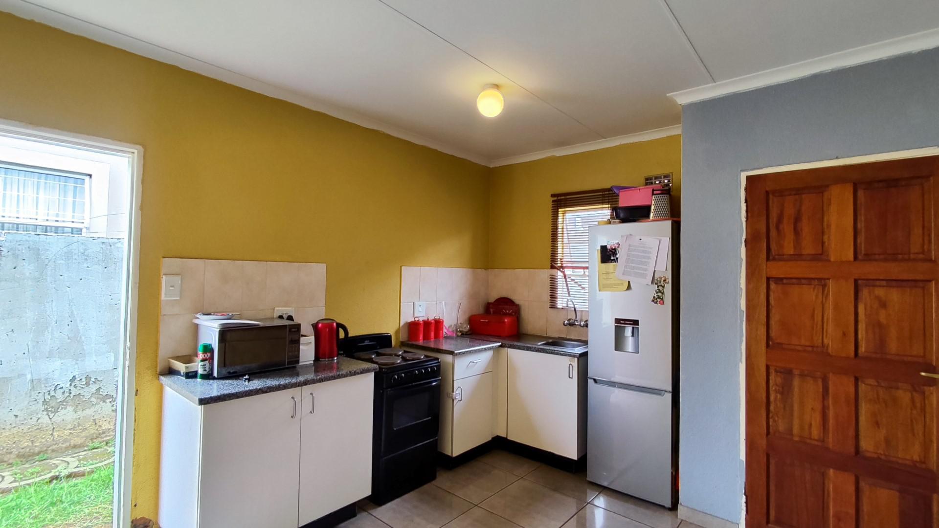 Kitchen - 12 square meters of property in Salfin