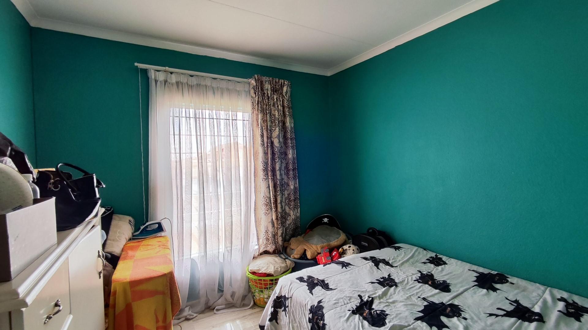 Bed Room 2 - 10 square meters of property in Salfin