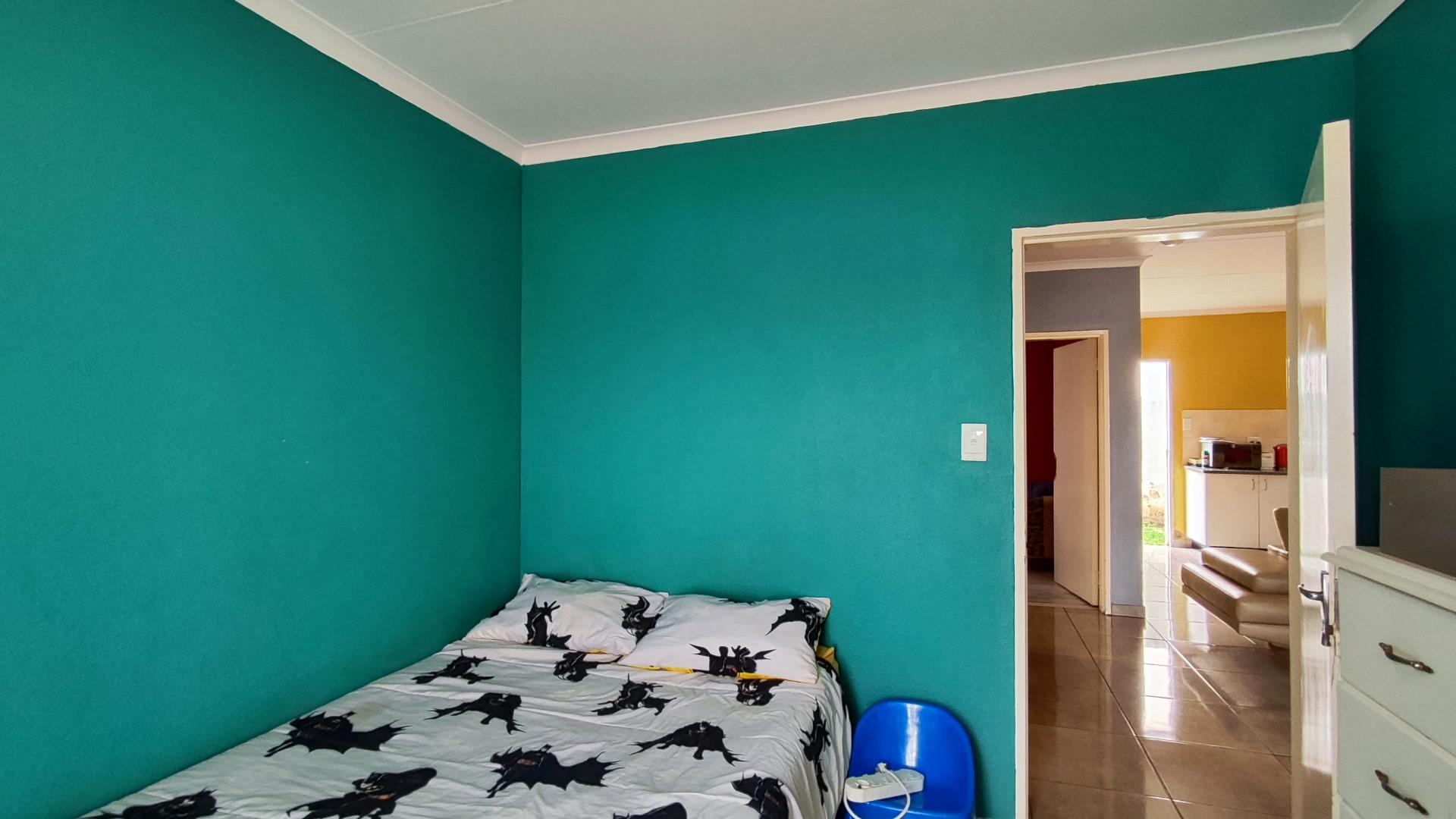 Bed Room 2 - 10 square meters of property in Salfin