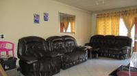Lounges - 21 square meters of property in Brakpan