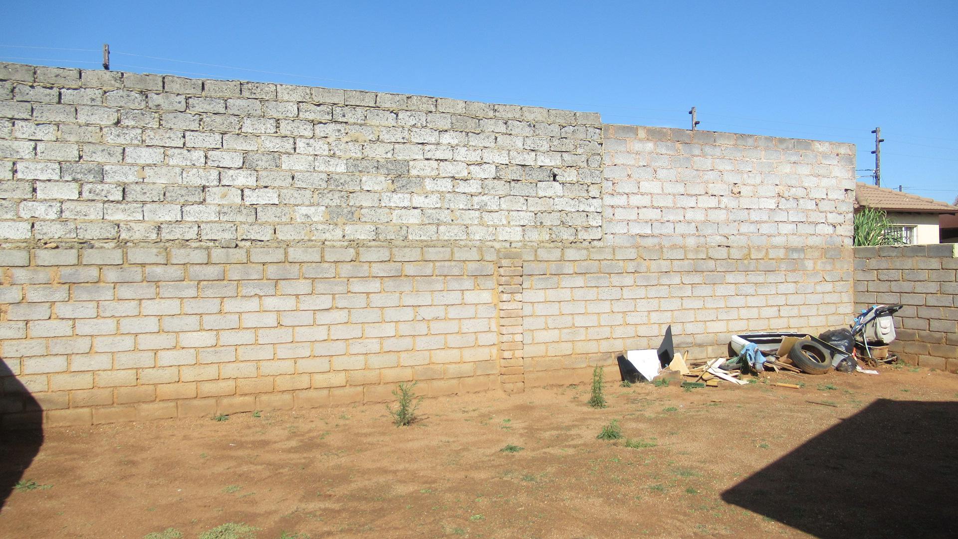 Front View of property in Bram Fischerville