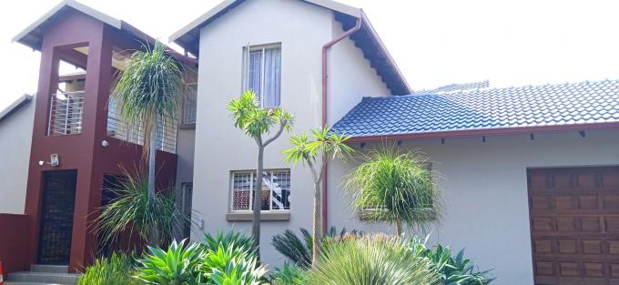 5 Bedroom House for Sale For Sale in Rooihuiskraal - MR570446