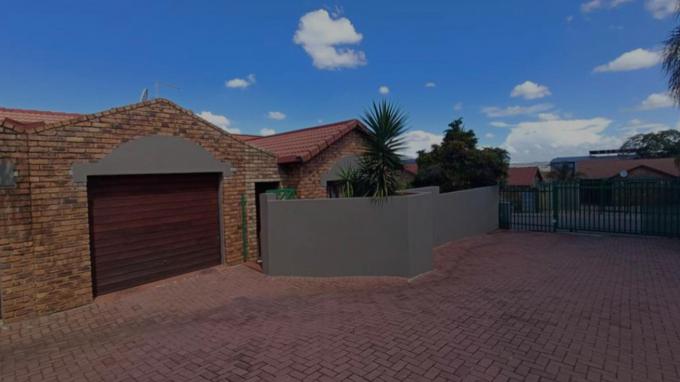 3 Bedroom Simplex to Rent in Die Hoewes - Property to rent - MR570449