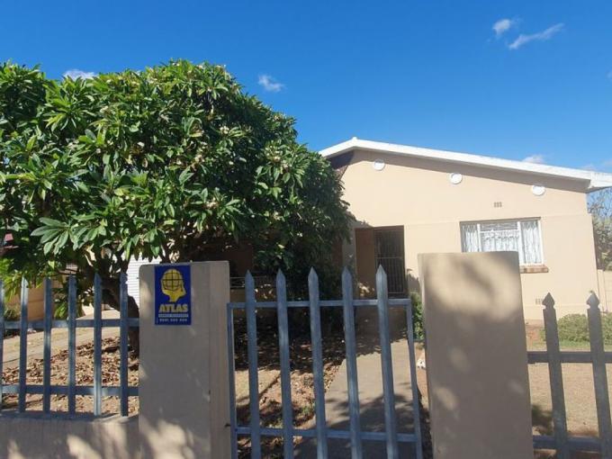 4 Bedroom House for Sale For Sale in Uitenhage Lower Central