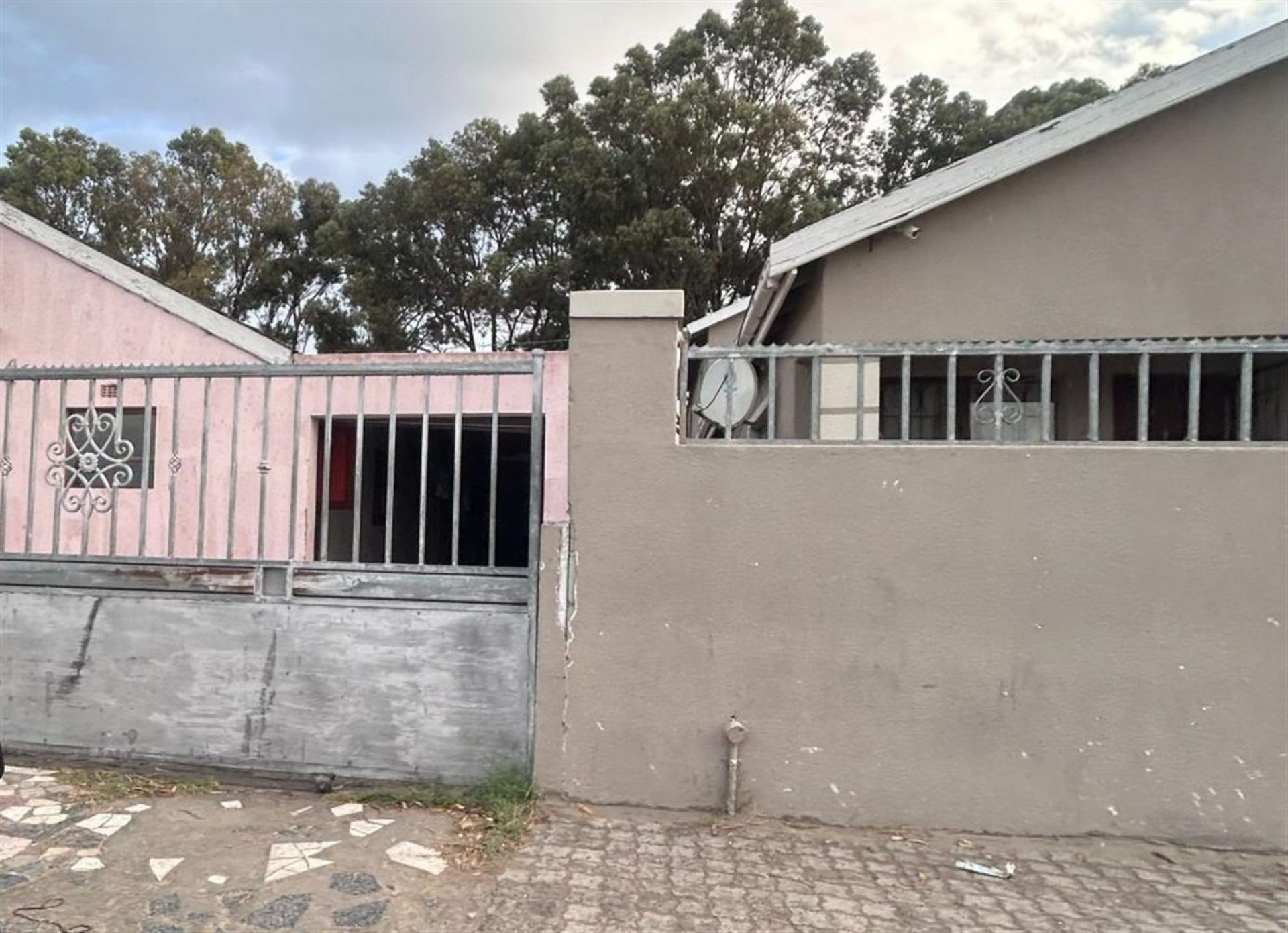 Front View of property in Blue Downs