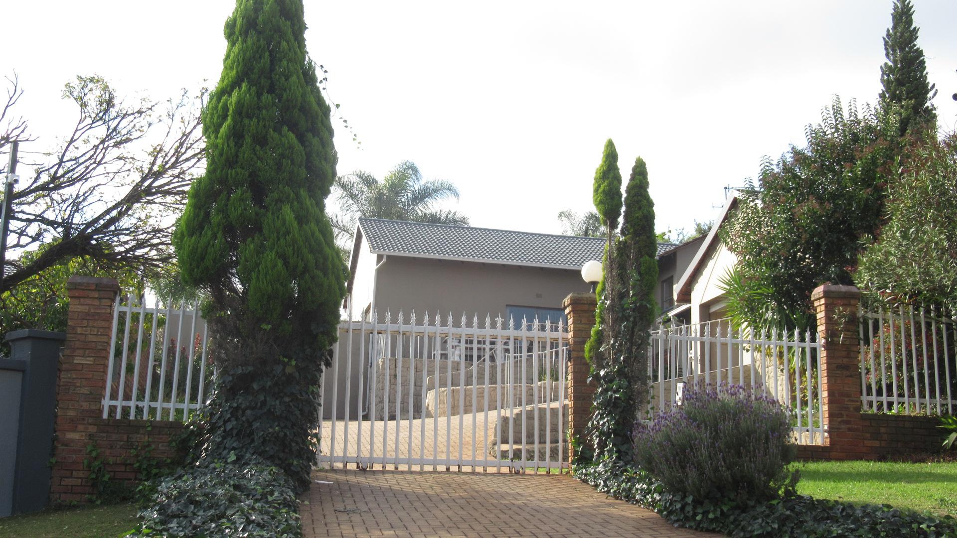 Front View of property in Wilropark