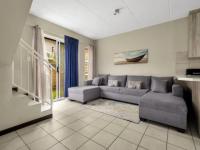 Lounges - 24 square meters of property in Wilgeheuwel 