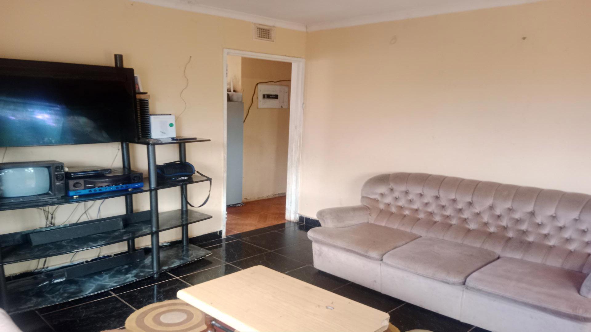 Lounges of property in Lotus Park