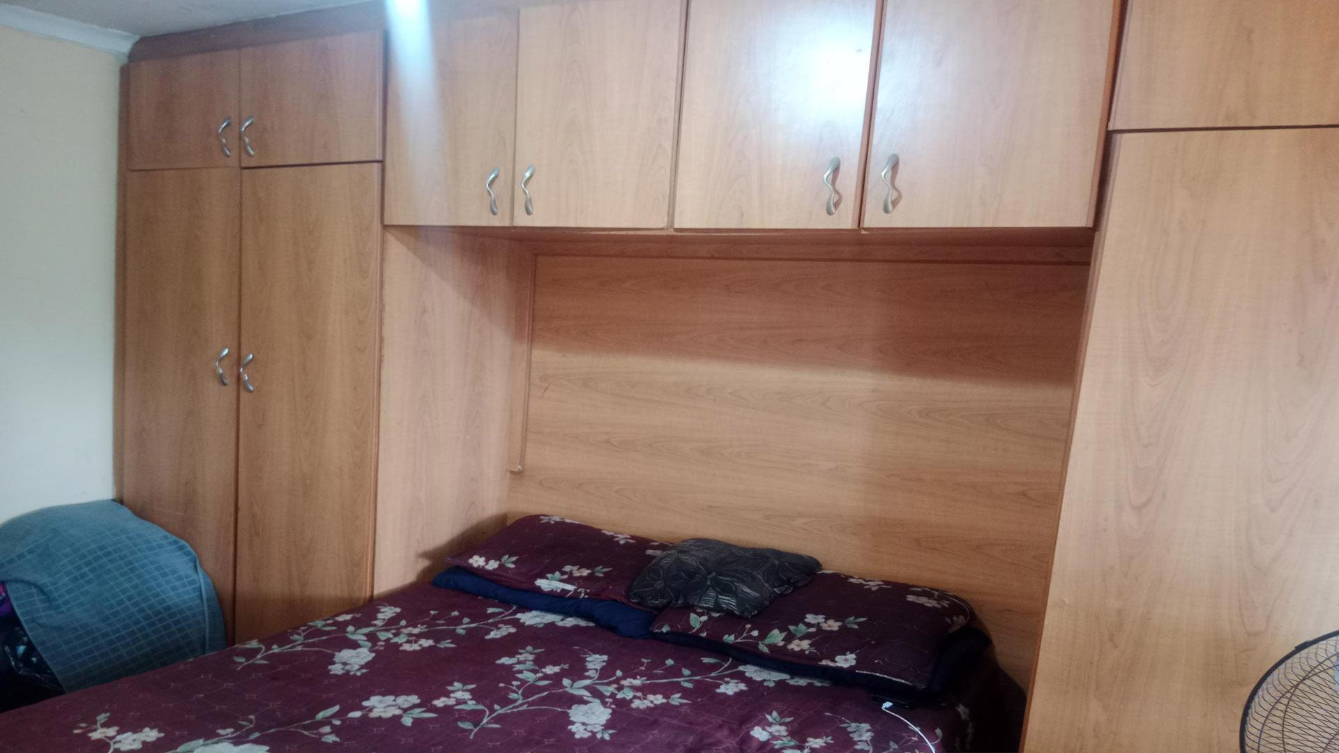 Bed Room 1 of property in Lotus Park