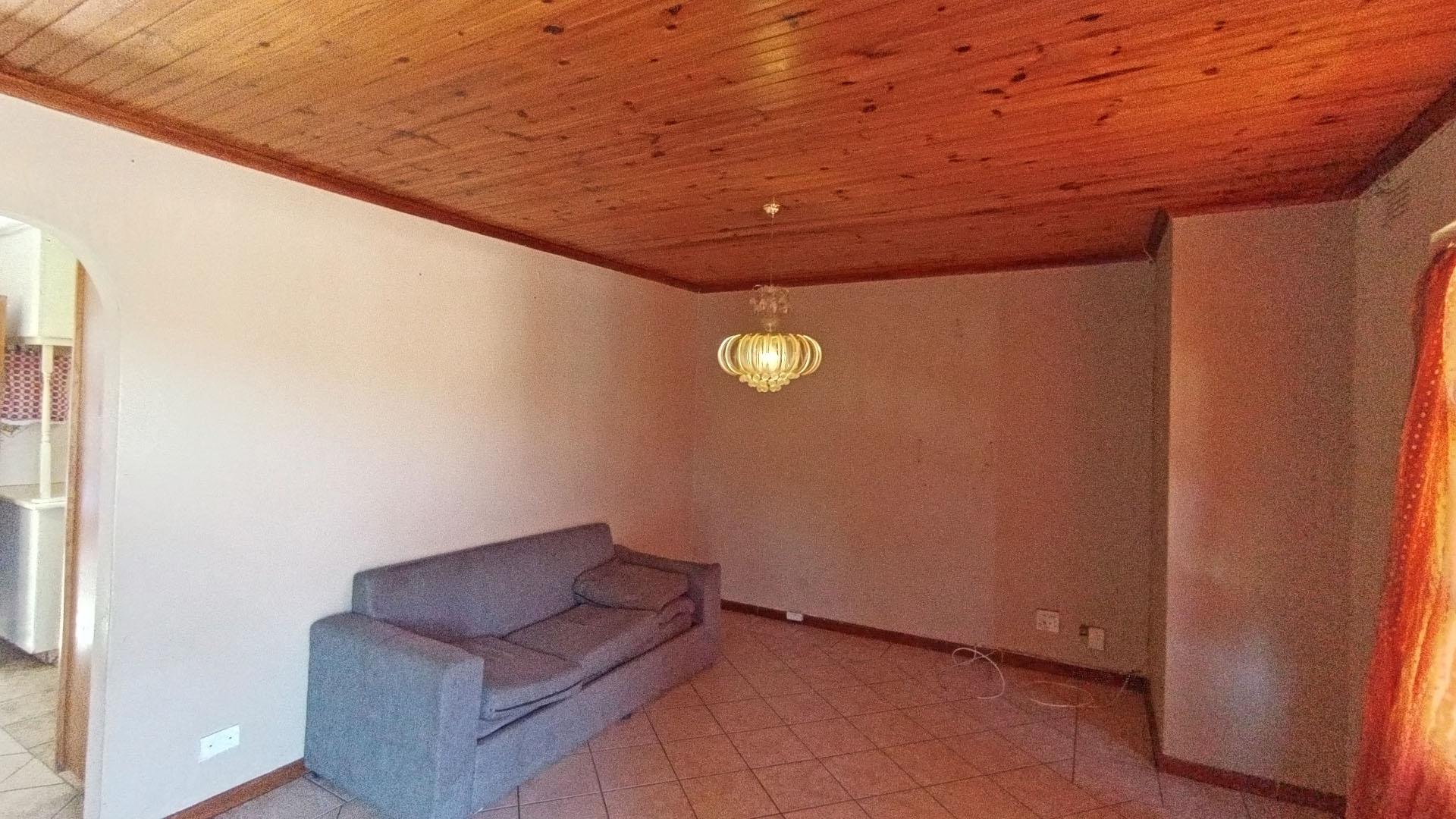 Lounges - 19 square meters of property in Pinetown 