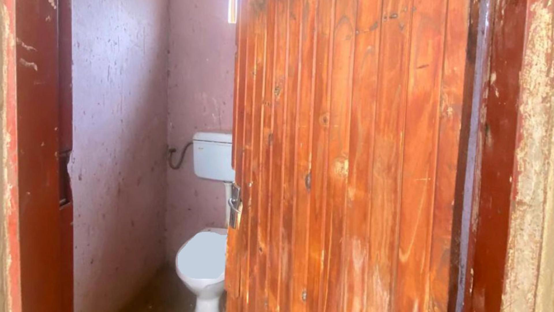 Bathroom 3+ of property in Bram Fischerville