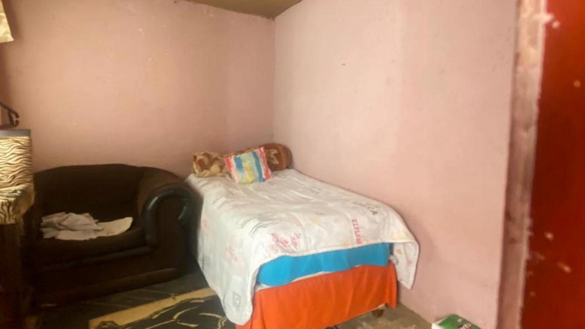 Bed Room 1 of property in Bram Fischerville