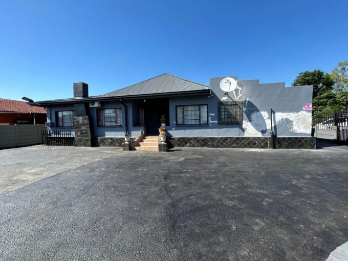 4 Bedroom House for Sale For Sale in Newcastle - MR570992