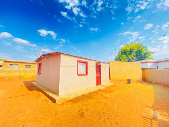 2 Bedroom House for Sale For Sale in Soshanguve - MR571101