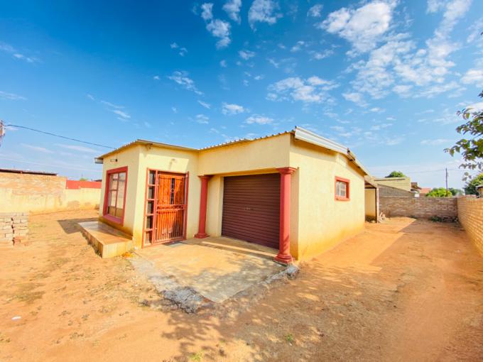 2 Bedroom House for Sale For Sale in Soshanguve - MR571102