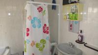 Main Bathroom - 9 square meters of property in Bloubosrand