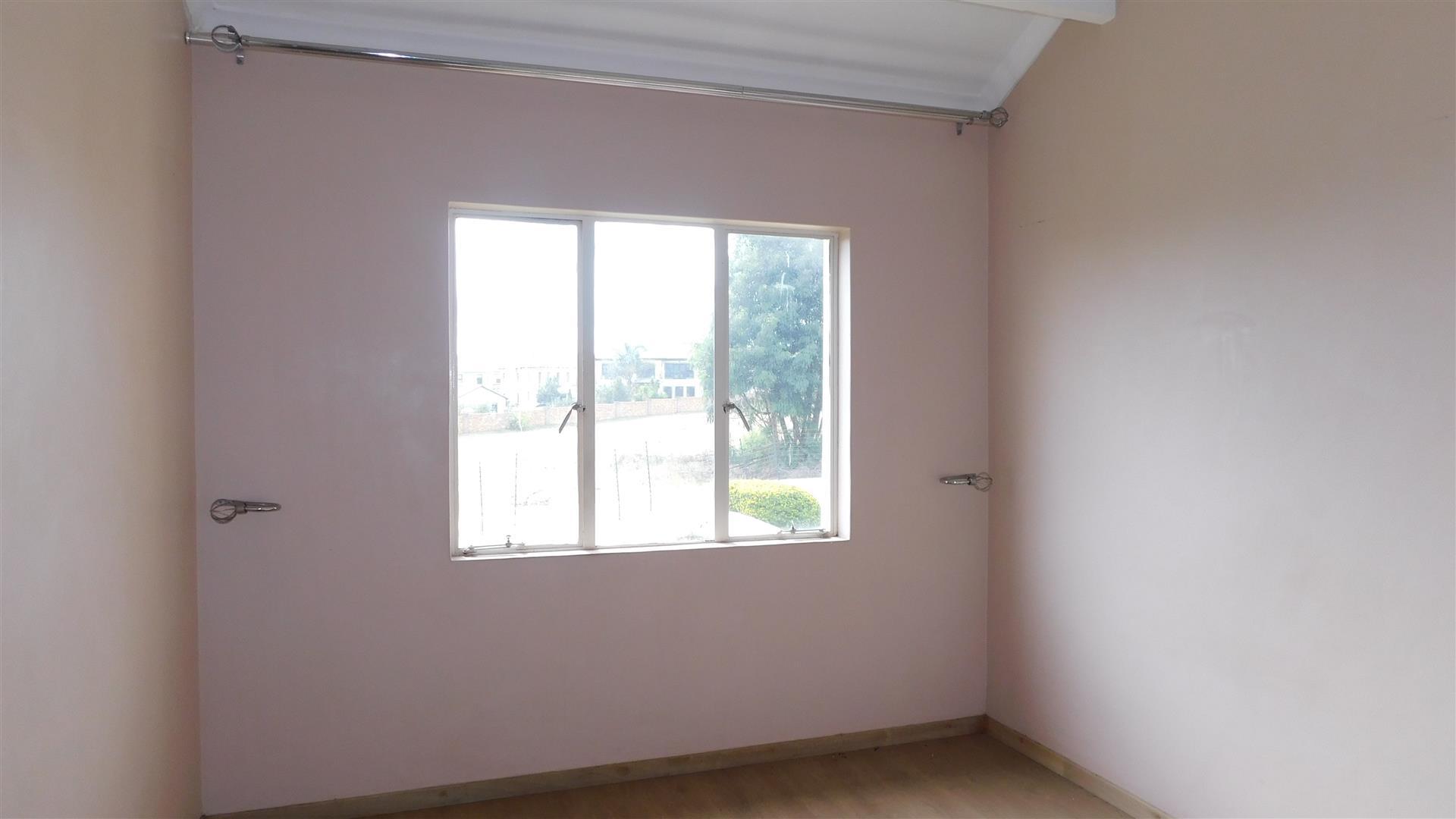 Bed Room 1 - 15 square meters of property in Country View